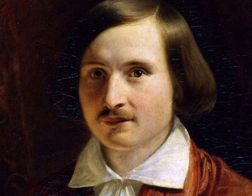 Nascido na Ucrânia, Gogol se destacou por seu humor ácido e sua habilidade em criar personagens memoráveis e situações absurdas.